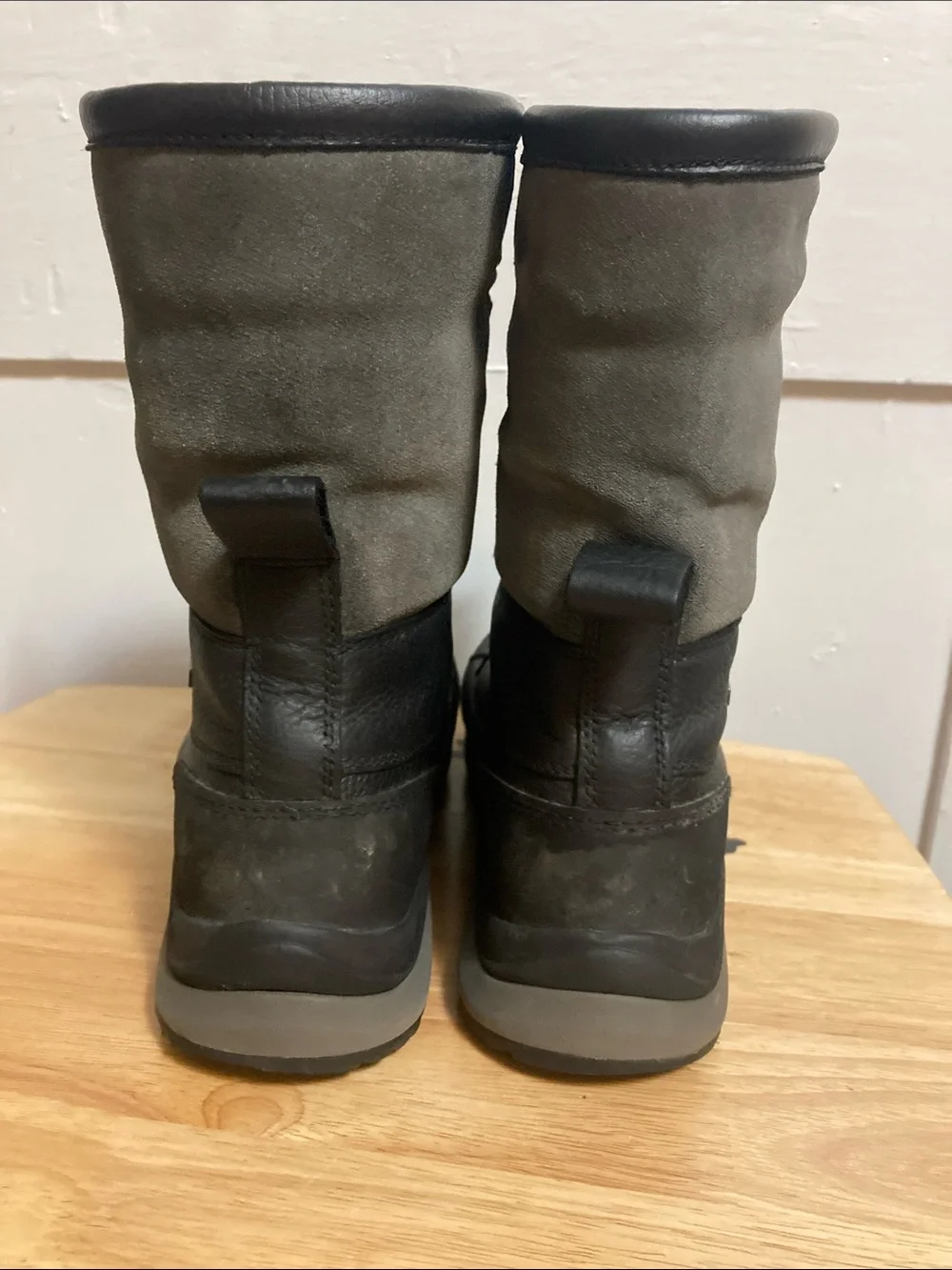 UGG Women's Black and Gray Lace-Up Waterproof Winter Boots-size 10